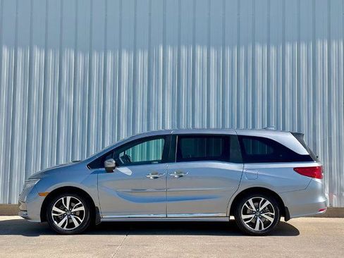 Used 2023 Honda Odyssey Touring image 3