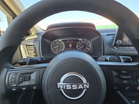 Used 2024 Nissan Rogue SV FWD image 25