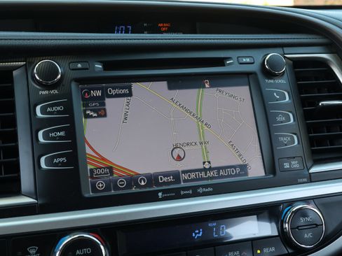 Used 2019 Toyota Highlander XLE image 23