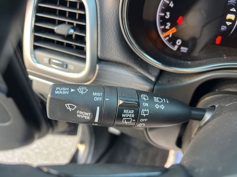 Used 2022 Jeep Grand Cherokee Limited image 27