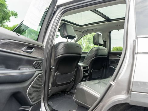 Used 2023 Jeep Grand Cherokee 4WD 4xe w/ Luxury Tech Group II image 32