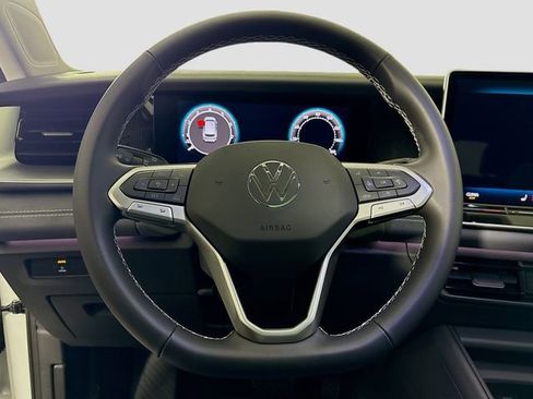 New 2025 Volkswagen Tiguan SE image 12