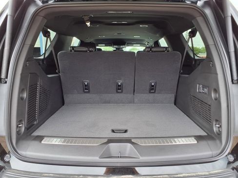 New 2025 Chevrolet Suburban Premier image 7