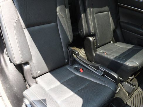 Used 2015 Toyota Highlander Limited Platinum AWD/4WD image 29