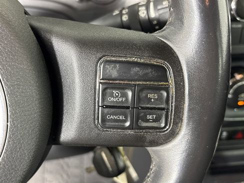 Used 2014 Jeep Patriot Latitude FWD image 19