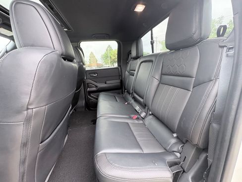 Used 2022 Nissan Frontier Pro-X w/ Pro-X Premium Package RWD image 7