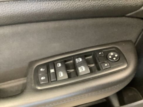 Used 2015 Chrysler 200 Limited w/ Convenience Group FWD image 14