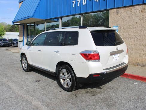 Used 2012 Toyota Highlander Limited w/ Tow Pkg AWD/4WD image 3