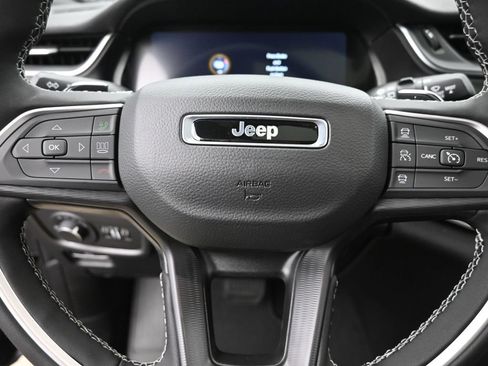 Used 2025 Jeep Grand Cherokee Laredo X w/ Luxury Tech Group I AWD/4WD image 20