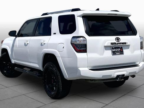 Used 2022 Toyota 4Runner SR5 AWD/4WD image 12