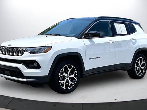 Certified 2025 Jeep Compass Limited AWD/4WD image 4