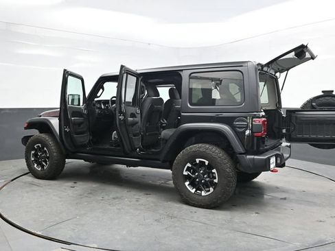 Used 2024 Jeep Wrangler Unlimited Rubicon w/ Convenience Group AWD/4WD image 44