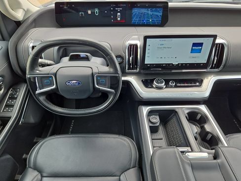 Used 2025 Ford Expedition Platinum AWD/4WD image 14