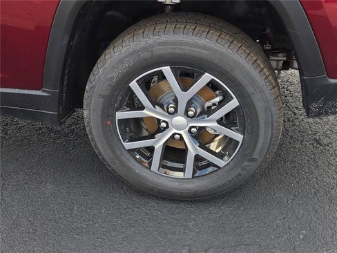 New 2025 Jeep Grand Cherokee Limited image 18