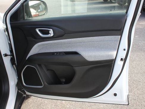 Used 2023 Jeep Compass Latitude w/ Convenience Group image 32