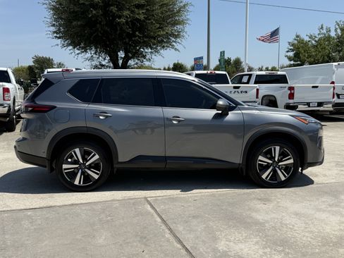 Used 2024 Nissan Rogue SL w/ SL Premium Package FWD image 3