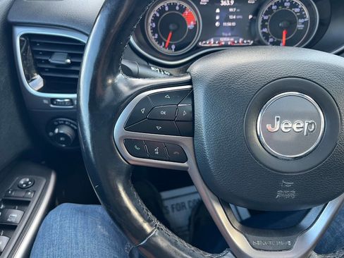 Used 2019 Jeep Cherokee Limited image 27