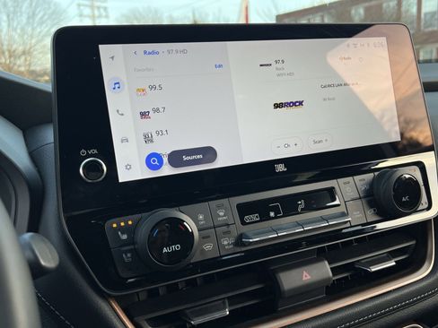 Used 2024 Toyota Grand Highlander AWD Hybrid image 16