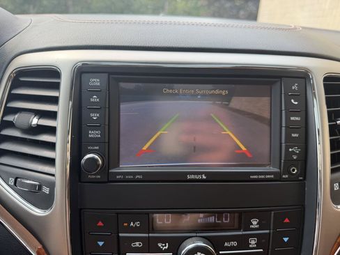 Used 2011 Jeep Grand Cherokee Overland AWD/4WD image 24
