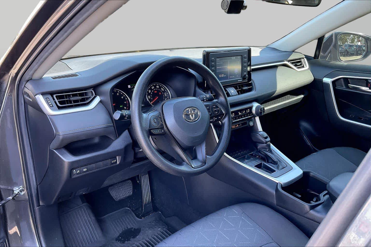 Certified 2022 Toyota RAV4 XLE w/ Convenience Package FWD image 17