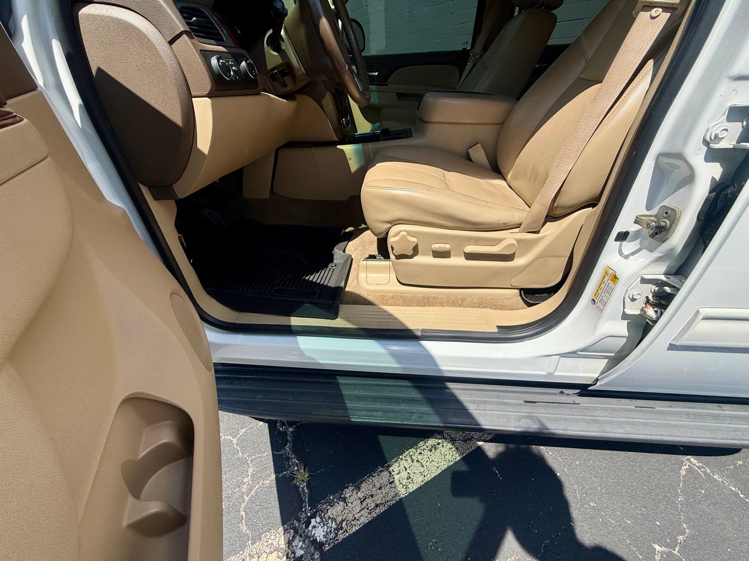 Used 2010 Chevrolet Tahoe LT AWD/4WD image 28