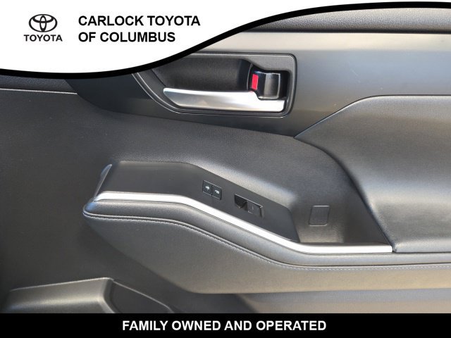 Used 2022 Toyota Highlander XLE AWD/4WD image 23
