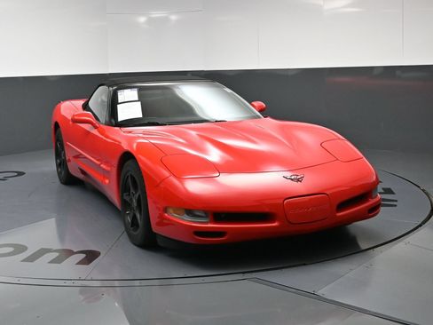 Used 2004 Chevrolet Corvette Convertible w/ Preferred Equipment Group RWD image 3