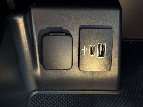 Used 2025 Ford Explorer Active RWD image 23