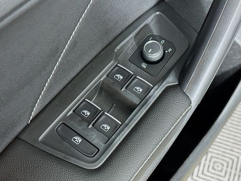 Certified 2022 Volkswagen Tiguan SE R-Line AWD/4WD image 17