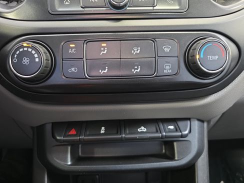 Used 2019 GMC Canyon 2WD Crew Cab w/ Convenience Package image 16