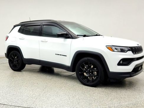 Used 2024 Jeep Compass Latitude w/ Altitude Special Edition AWD/4WD image 3