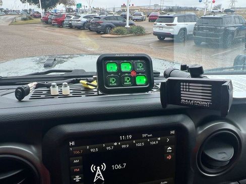 Used 2023 Jeep Gladiator Willys image 18