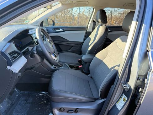 Certified 2024 Volkswagen Taos SE image 18