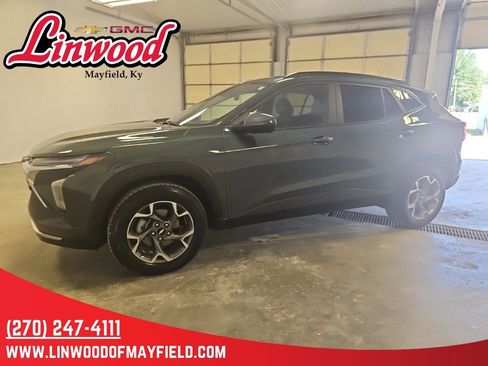 Used 2025 Chevrolet Trax LT FWD image 5