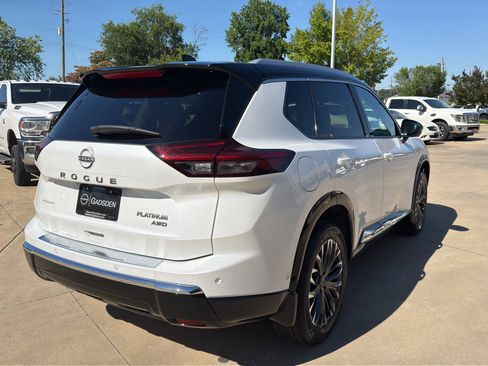 Used 2024 Nissan Rogue Platinum w/ Platinum Premium Package AWD/4WD image 3