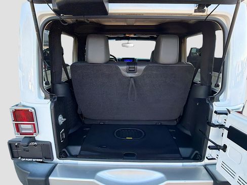 Used 2017 Jeep Wrangler Sahara w/ Mopar Chrome Edition Group image 11