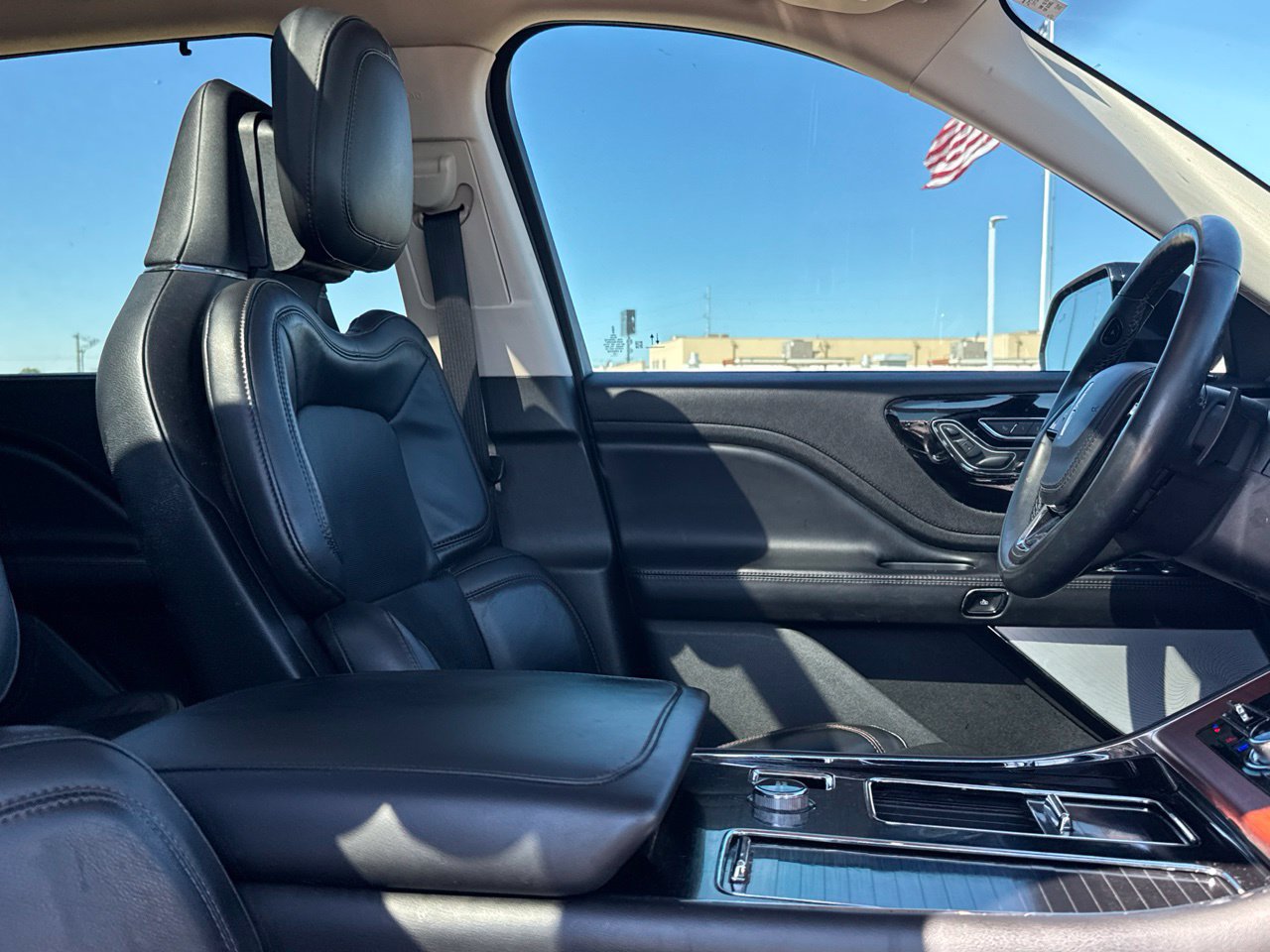 Used 2023 Lincoln Aviator Reserve w/ Equipment Group 201A RWD image 30