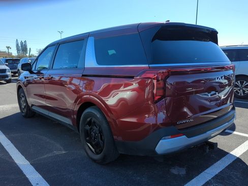 Certified 2025 Kia Carnival image 8