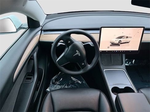 Used 2023 Tesla Model 3 Standard Range image 22