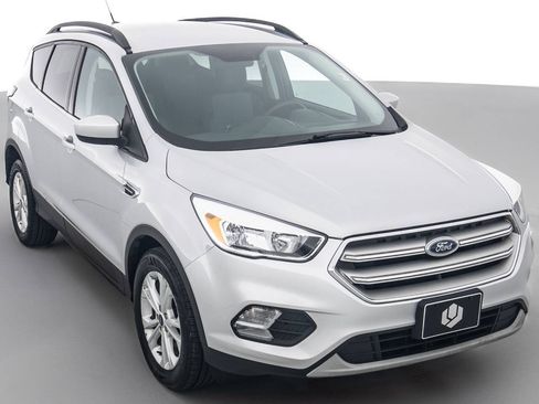 Used 2018 Ford Escape SE FWD image 1