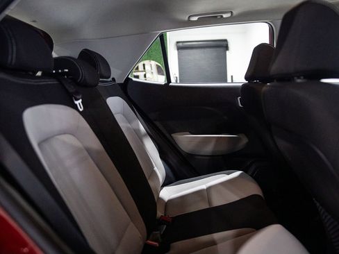 Used 2023 Hyundai Venue SEL FWD image 14