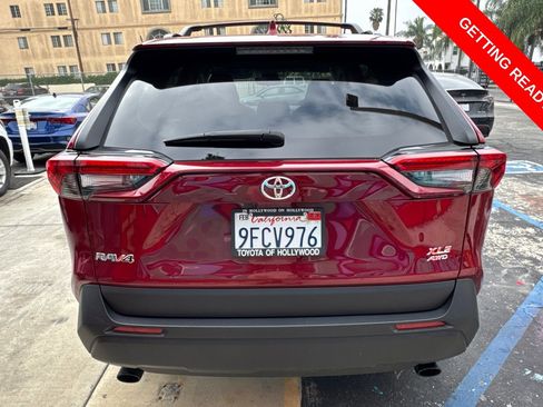 Used 2023 Toyota RAV4 XLE Premium image 4