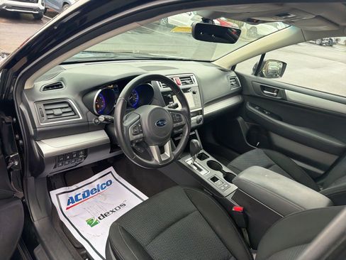 Used 2017 Subaru Outback 2.5i Premium image 10