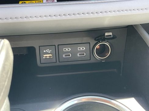 Used 2023 Toyota Highlander XLE image 22