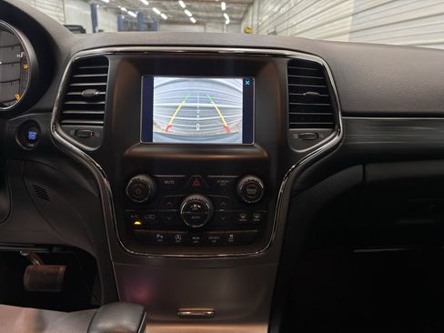 Used 2019 Jeep Grand Cherokee Laredo image 17