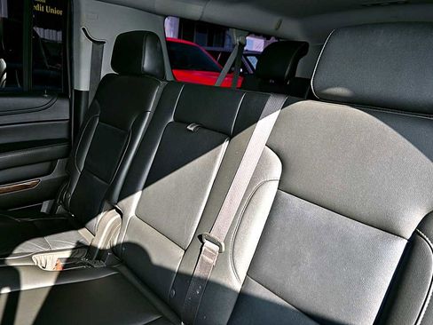 Used 2019 Chevrolet Suburban LT image 12