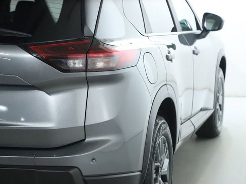 Used 2024 Nissan Rogue S image 45