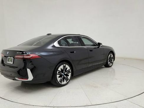 Used 2024 BMW i5 eDrive40i w/ M Sport Package RWD image 10