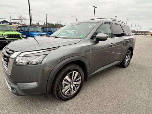 Used 2022 Nissan Pathfinder SL FWD image 10