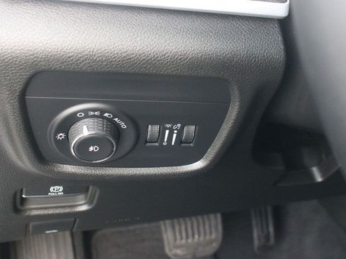 Used 2024 Jeep Grand Cherokee Limited w/ Black Appearance Package AWD/4WD image 25